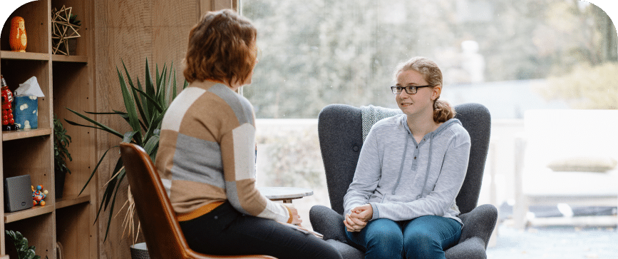 child talking to therapist